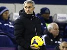 José Mourinho, trenér Chelsea, bhem utkání na hiti West Bromwiche.