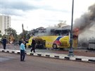 Turistický autobus, který explodoval v egyptské Tab na Sinajském poloostrov.