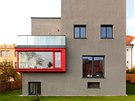 Jednoduchá fasáda domu s pouitým materiálem Beton Optik po citlivé...