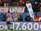 RADOSTNÝ SKOK. Cristiano Ronaldo z Realu Madrid oslavuje gól v derby s