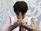 MODLITBA ZA ZNÁMKY. Japonský krasobrusla Juzuru Hanju po volné jízd v Soi.