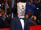 Shia LaBeouf dorazil na premiéru Nymfomanky s papírovým pytlem na hlav...