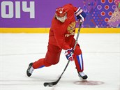 Rusk hokejista Viktor Tichonov pi trninku nrodnho tmu v Boloj Ice Dome