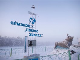 "Ojmjakon. Pól chladu," hlásá památník upomínající na rekordní zimu namenou v...