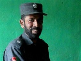 Velitel eskch vojk Libor Tesaem pedal policejnmu veiteli Mohammadu...