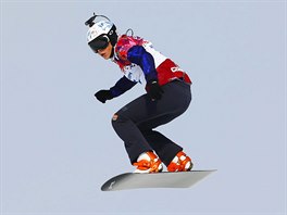 eka Eva Samková pi kvalifikaním závodu ve snowboardcrossu. (16. února 2014)