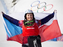 ZLATO! Eva Samková se raduje z vítzství ve finálové jízd snowboardcrossu....