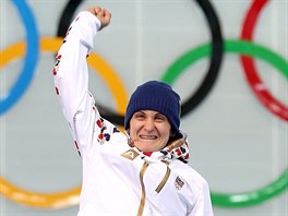 VÍT�ZNÝ VÝSKOK. �eská rychlobrusla�ka Martina Sáblíková zvít�zila v olympijském...