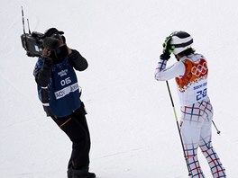 V CENTRU ZJMU. Ondej Bank v obm slalomu na olympijskch hrch v Soi. 