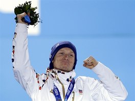 esk biatlonista Ondej Moravec s bronzovou medail z olympijskho zvodu s...