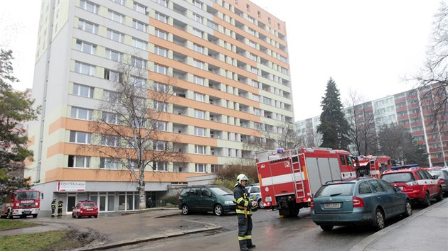 Snmky ze zsahu hasi u ternho poru panelku na Halasov nmst v Brn.