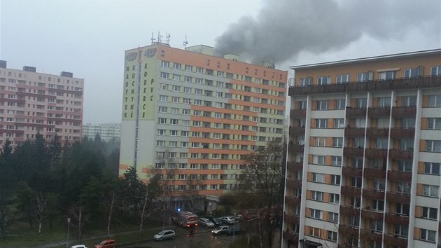 Snmky ze zsahu hasi u ternho poru panelku na Halasov nmst v Brn.