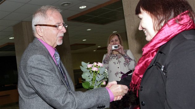 V budov novou ombudsmanku pivtal jej zstupce Stanislav Keek, kter se o post ombudsmana tak uchzel.