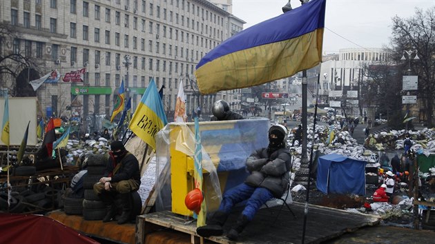 Ulice Kyjeva jsou stle pln demonstrant (12. nora)