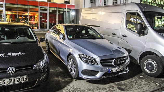 Nov Mercedes tdy C pi testovn u Stuttgartu