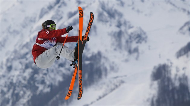 Kanadsk akrobatick lyaka Dara Howellov pi finlov jzd ve slopestylu. (11. nora 2014)