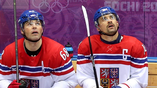 Jaromr Jgr a Tom Plekanec pi prvnm olympijskm utkn proti vdsku. (12. nora 2014)