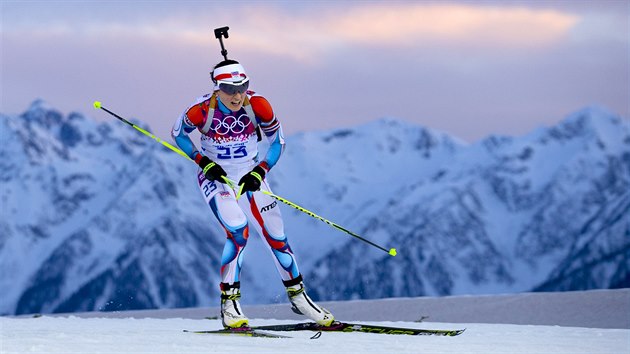 esk biatlonistka Veronika Vtkov ve vytrvalostnm zvodu na 15 kilometr. (14. nora 2014)