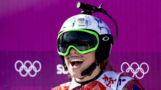 RADOST V CLI. Eva Samkov vybojovala zlatou medaili ve snowboardcrossu. (16. nora 2014)