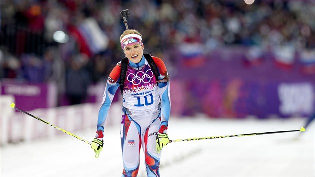 STŘÍBRNÁ. Česká biatlonistka Gabriela Soukalová v cíli olympijského závodu na 12,5 kilometru s hromadným startem. (17. února 2014)