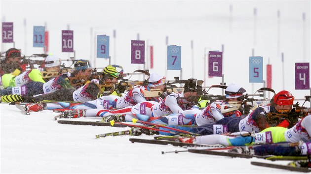 Olympijsk zvod biatlonist na 15 kilometr s hromadnm startem. (18. nora 2014)