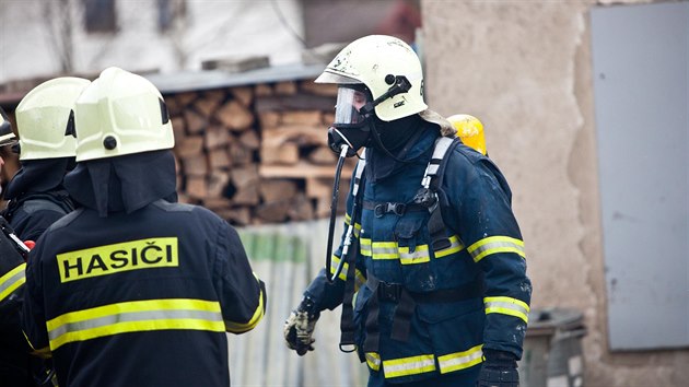 Požár domu v Deštném v Orlických horách (14. 2. 2014)