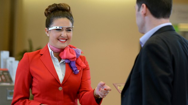 Britsk aerolinky Virgin Atlantic testuj na londnskm letiti Heathrow brle Google Glass.