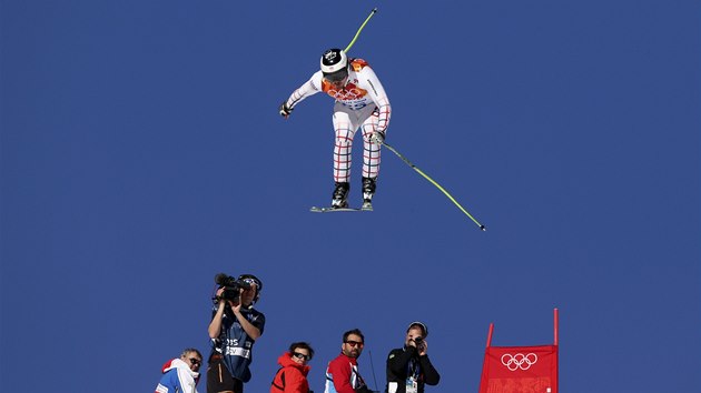 V LETU. Ondej Bank pi sjezdaskm trninku na olympijskou superkombinaci. 