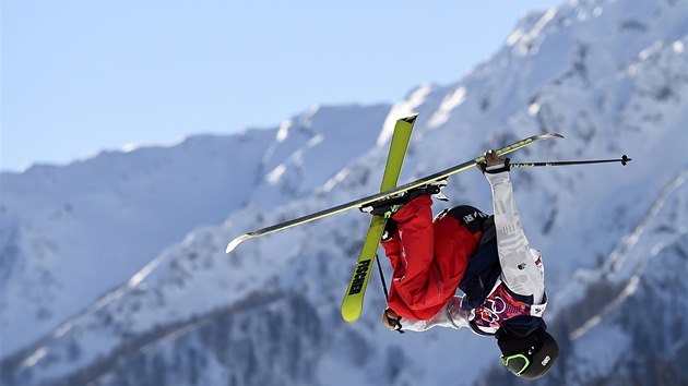 Vítězný Joss Christensen v kvalifikaci olympijského závodu ve slopestylu akrobatických lyžařů.  
