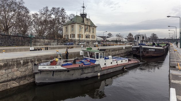 Po Vltav thl po 35 letech remorkr nkladn lo.