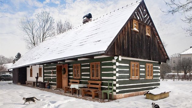 V chalup najdete svtnici, kuchy, lonici a koupelnu se záchodem. V podkroví