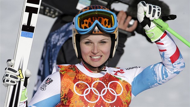 Rakousk sjezdaka Anna Fenningerov v cli olympijskho superobho slalomu.