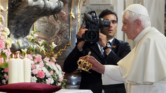 Pi nvtv Prahy v z 2009 se pape Benedikt XVI. poklonil Praskmu Jezultku v kostele Panny Marie Vtzn.