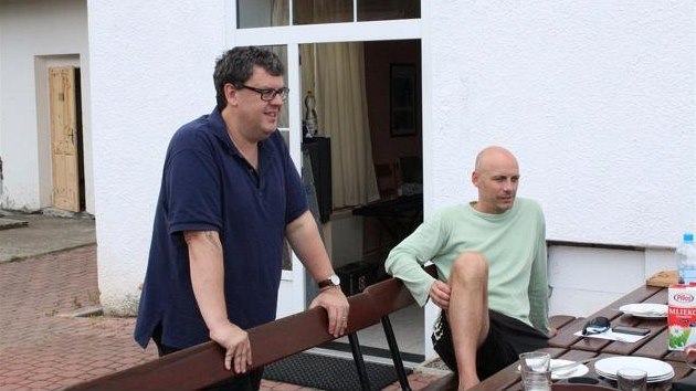 Kytarista Frantiek Tborsk s producentem Gregem Haverem (vlevo) ve studich Sono