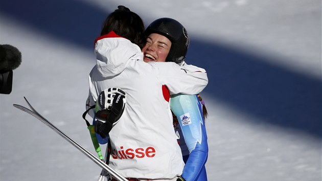 DV VÍTZKY. Ze zisku zlaté olympisjké medaile ve sjezdu se radují slovinská...