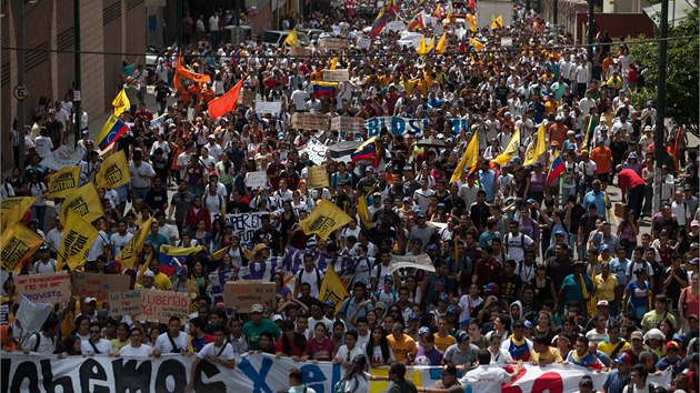 V Caracasu došlo k zatím největším protestům od loňského nástupu prezidenta Nicolase Madura (12. 2. 2014).