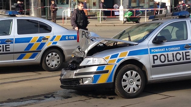 Ujdjc idi naboural pi honice policejn auto