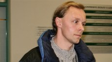 Pavel Paur tvrdí, �e naopak man�elka v opilosti týrala jeho a on se jen bránil.