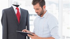 Nechat si uít oblek na míru není sci-fi. eské firmy nabízejí kvalitní design...