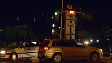 Roboti ídí dopravu i v noci s pomocí svtelných cedulí.