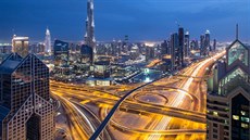 Nízké ceny a rychlý nárust populace zaínají dopravnímu systému Dubaje...