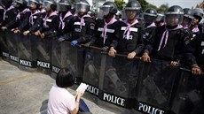 ena na snímku odmítá opustit stanovit opoziních demonstrant nedaleko sídla...