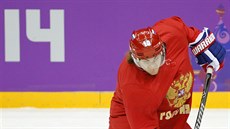 Ruský hokejista Viktor Tichonov pi tréninku národního týmu v Boloj Ice Dome
