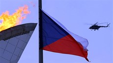 Česká vlajka nad olympijským ohněm v ruském Soči