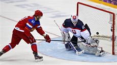 Ruský hokejista Alexandr Radulov proměnil samostatný nájezd. (16. února 2014)
