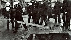 Historické fotky k netstí na Pekaské ulici v Brn v roce 1976. Voda tehdy...