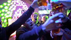 Dán�tí studenti p�sobili u� v ned�li ve�er v ulicích hlavního m�sta rozruch....