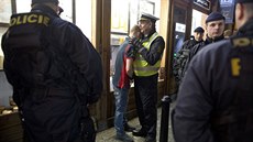 Dántí policisté pomáhají v Praze svým eským kolegm.