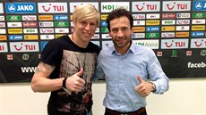 Hrá�ský agent Viktor Kolá� (vpravo) a Franti�ek Rajtoral poté, co bylo...