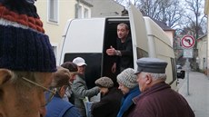 D�chodci se do�adují dárk�.